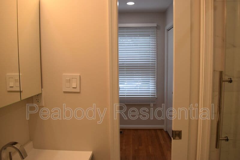 Alexandria House: 1013 N Vail St