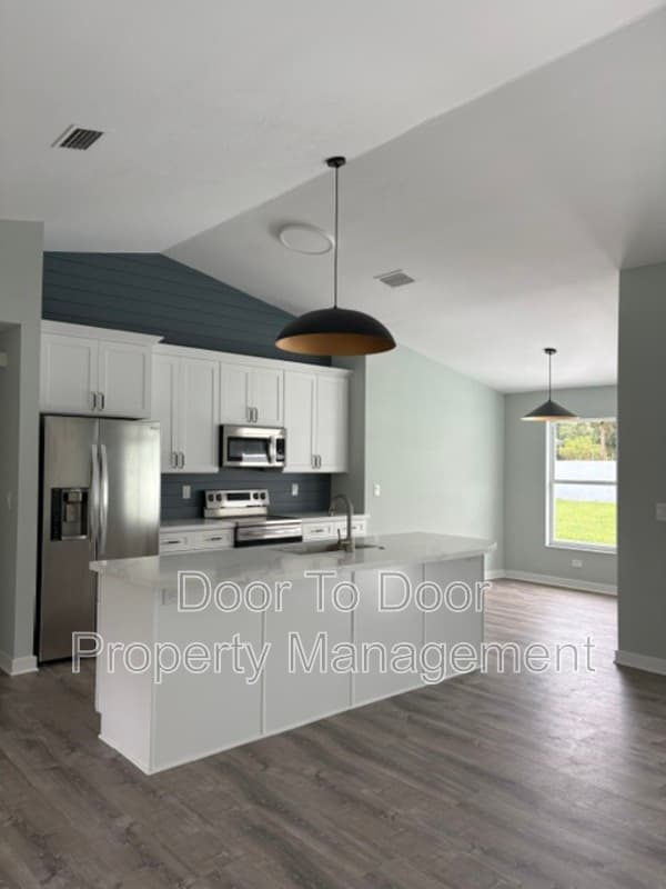 Fort Myers House: 15579 Spring Line Lane