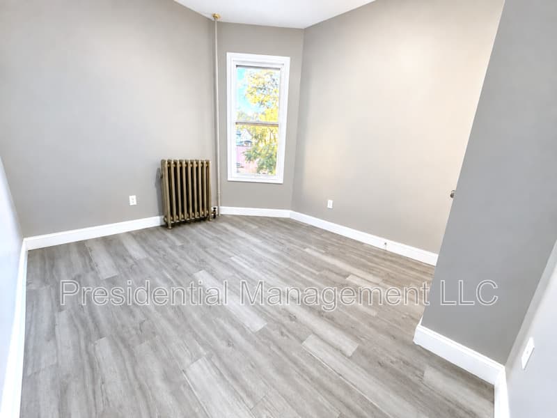 Waterbury Condo: 66 Holmes Ave