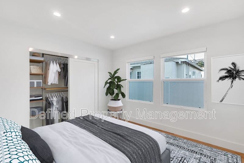 Santa Monica Condo: 1022 Pacific St