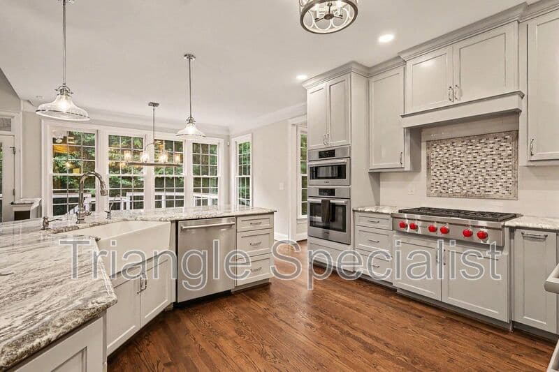 Raleigh House: 6121 Carlyle Drive