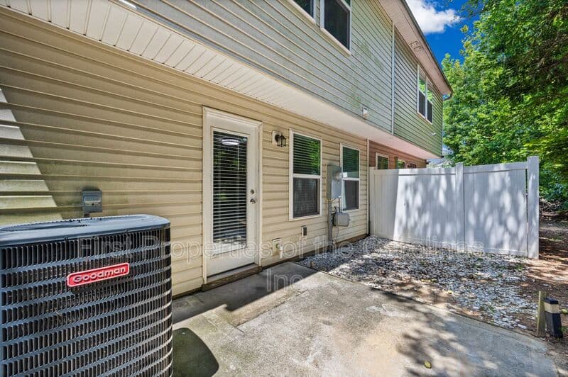 Charlotte Townhome: 9612 Brackenview Ct.