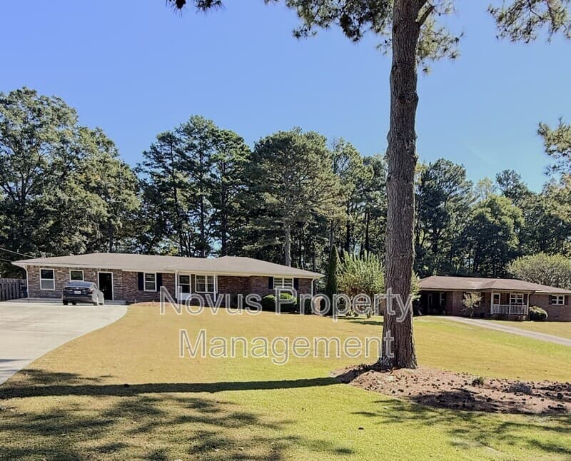 Bremen House: 608 S Pecan Street