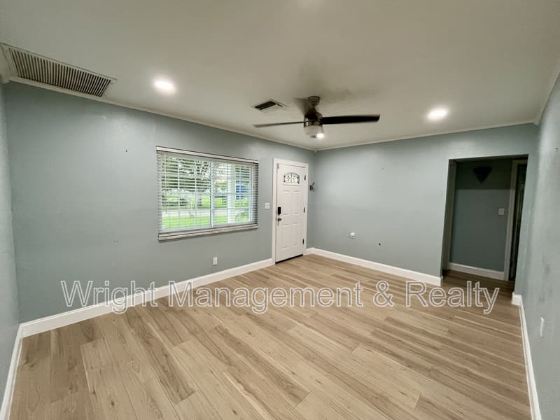 St. Petersburg House: 8330 Waverly Road North