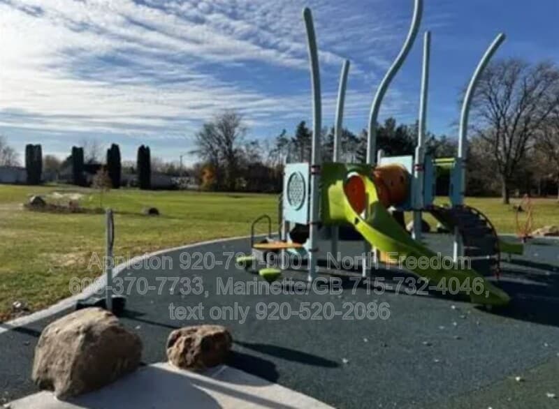 North Freedom Condo: S7559 US 12 E9 & E10