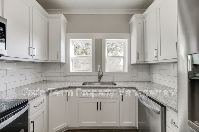Buford House: 4615 S Lee Street