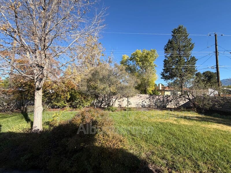 Albuquerque House: 7121 Edwina Ave NE