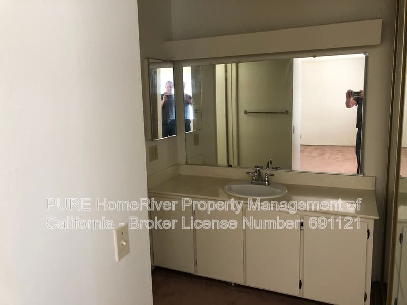 Sacramento House: 1510 Woodridge Oak Way