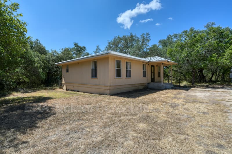 Hondo House: 930 County Rd 342