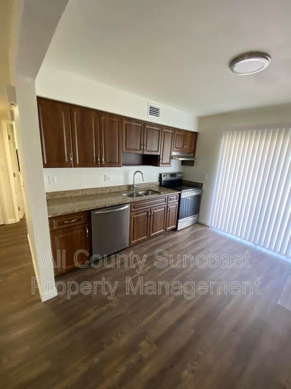 Pinellas Park Condo: 7501 35th St N #D