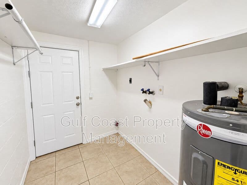 Bradenton House: 3104 49th Ave Drive West