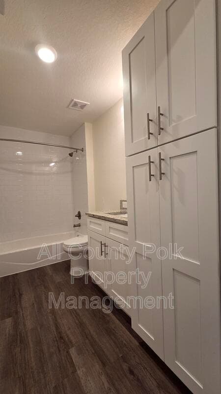Lakeland Apartment: 915 Ariana St