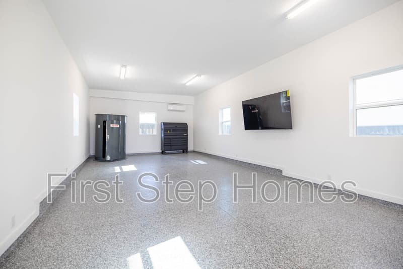 Oak Point House: 154 Cabrera Street