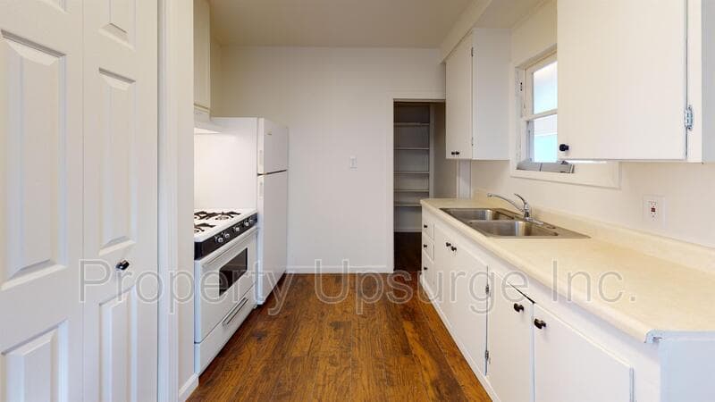 Redding Condo: 1042 West Court Alley