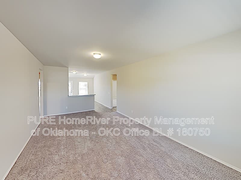 Newcastle House: 308 Karlee Ln