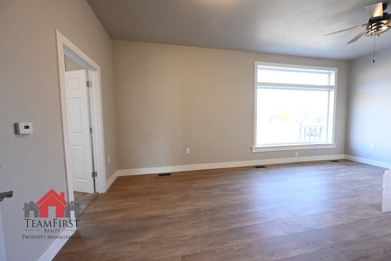 Black Creek Condo: 205 North Maple Street - 102