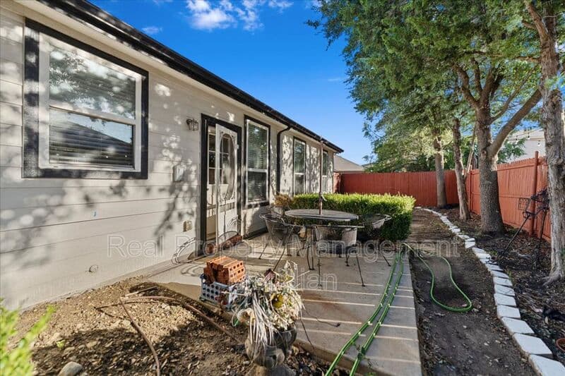Fort Worth House: 6309 Maritime St
