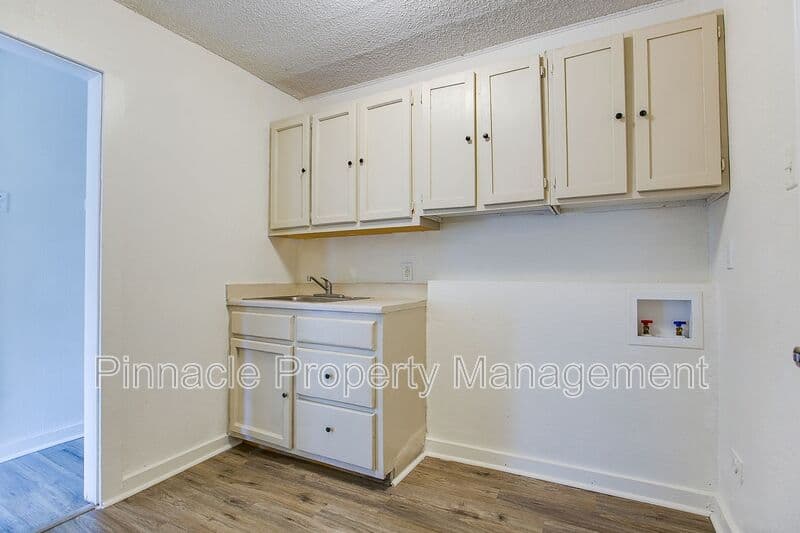 San Angelo House: 132 E 11th St