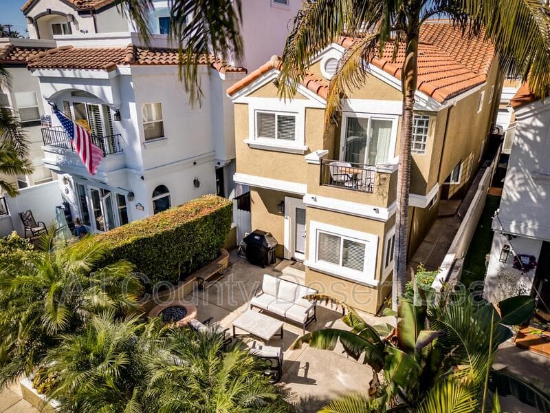 Huntington Beach House: 621 8th St