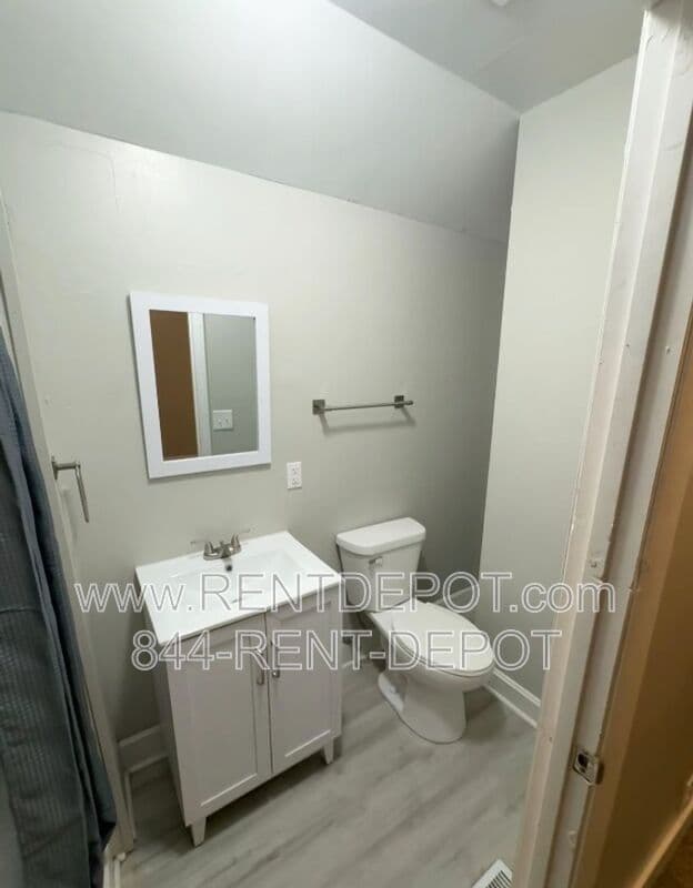Evansville House: 804 Bayard Park Dr.