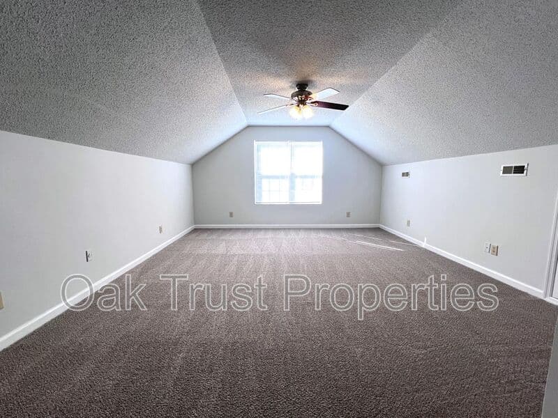 North Charleston House: 6649 Bent Creek Drive