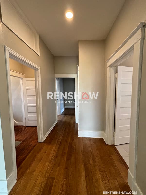 Memphis House: 59 N Willett St