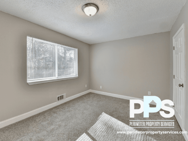 Atlanta House: 390 West Lake Avenue