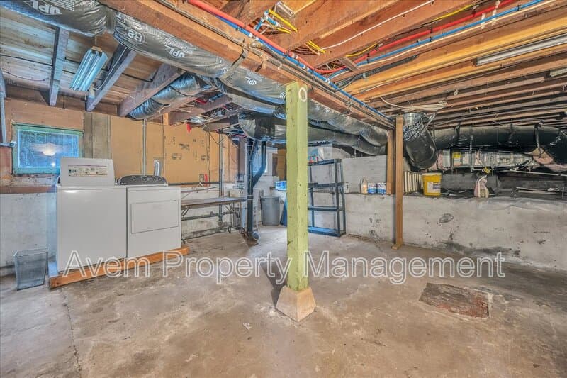 Portland House: 3431 SE Caruthers St