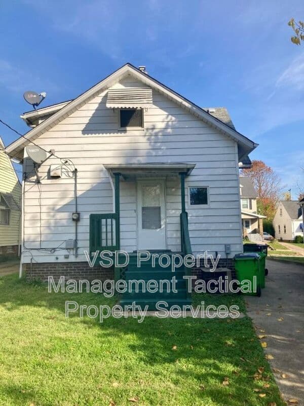 Garfield Heights House: 4630 E 86 St