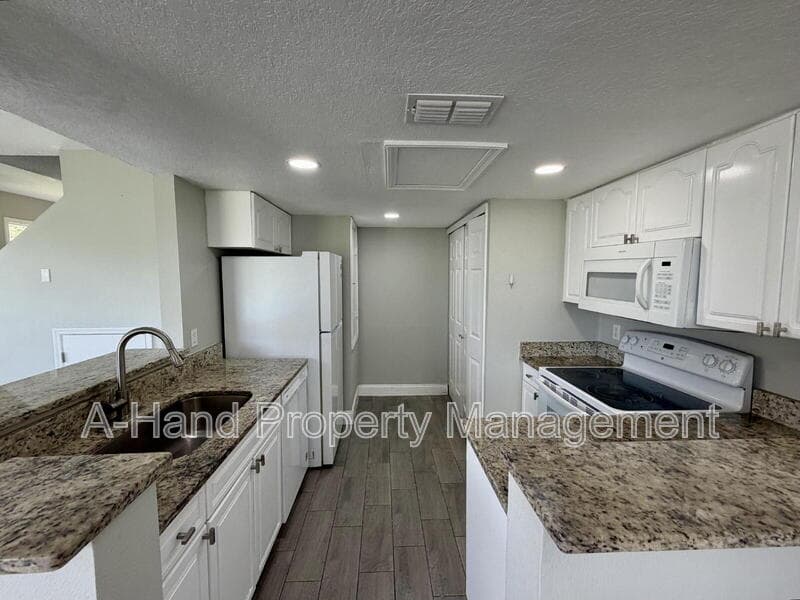 Davenport Condo: 1334 Washington Palm Loop