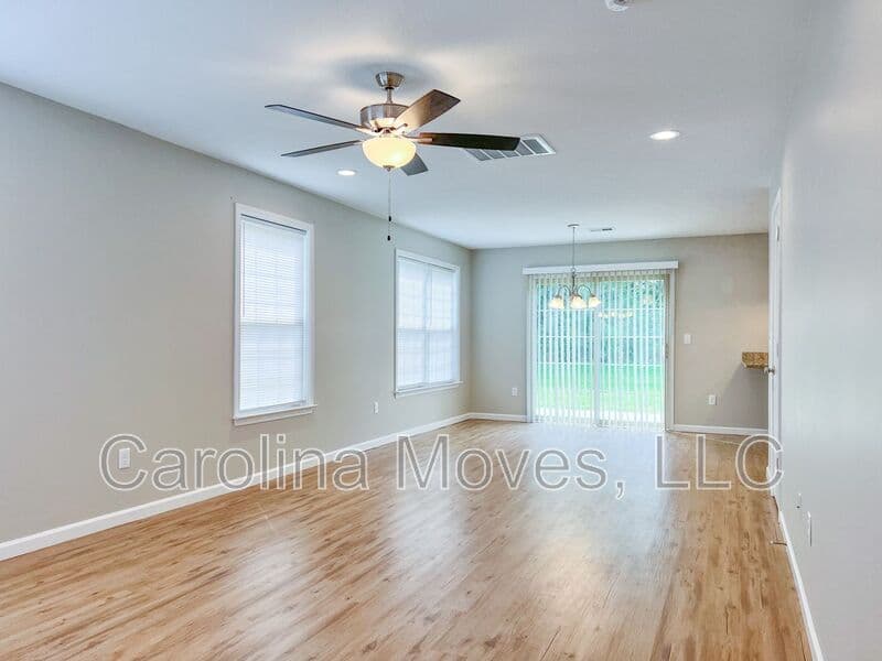 Simpsonville House: 260 Lockeland Park Drive