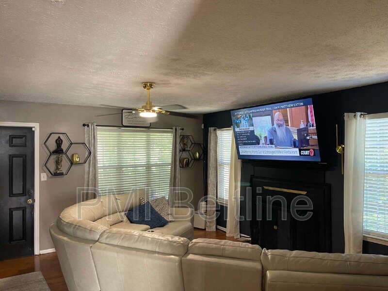 South Fulton House: 5825 Old Carriage Drive