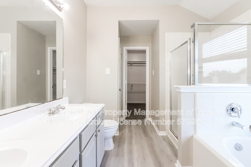 Fresno House: 2131 Chelsea Vale Dr