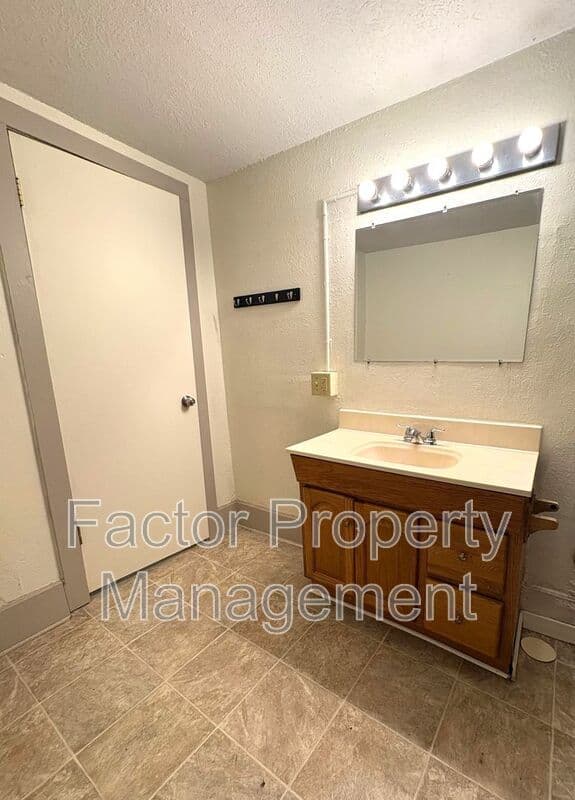 Mankato Condo: 103 Locust St.