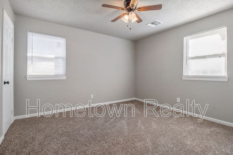 Edmond House: 208 W 5th Street