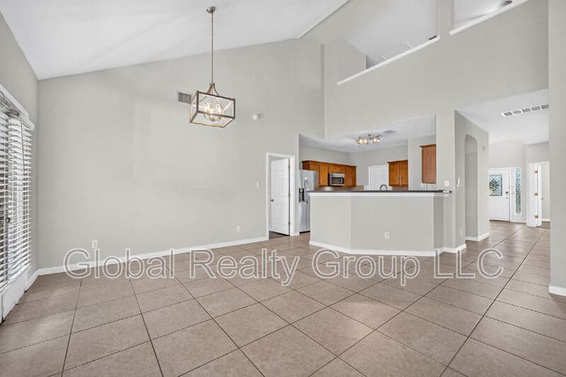 San Antonio House: 20614 Cliff Park Ln