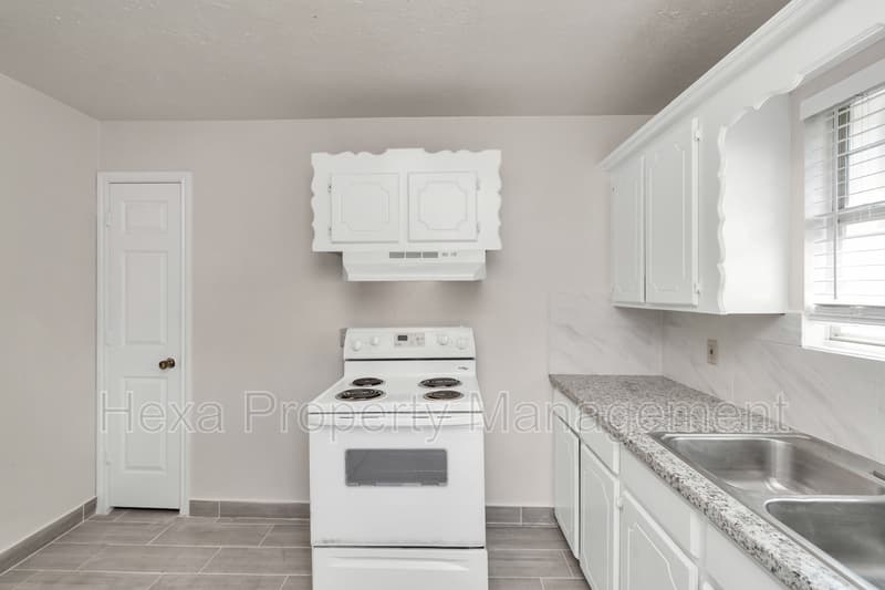 Houston Condo: 4679 Weaver Road