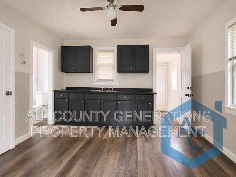 Cleveland House: 10800 Shale Ave