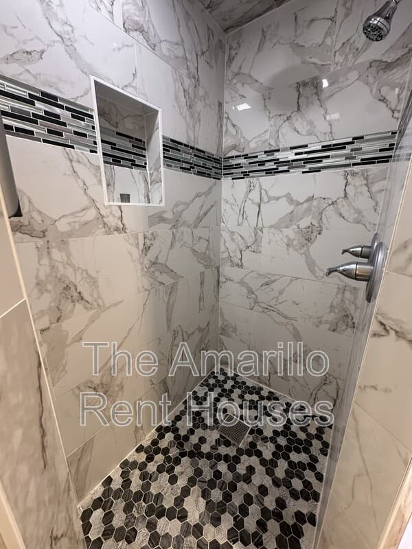Amarillo House: 7040 Fulham Dr