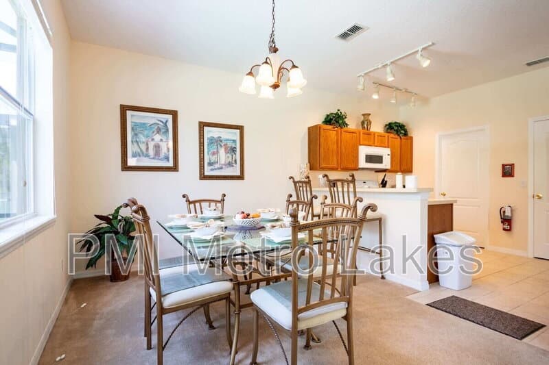 Davenport House: 194 Blue Jay Way