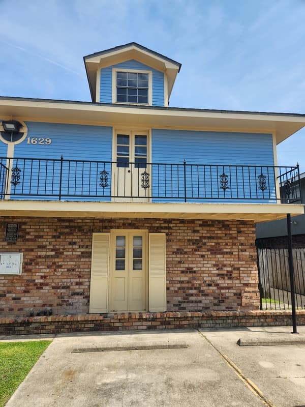 Gretna Condo: 1629 Gary, Apartment B