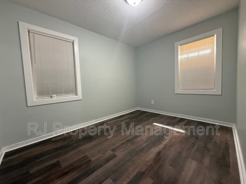 Memphis House: 307 W Peebles Rd