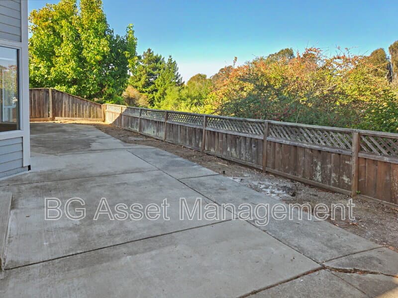 Richmond House: 3351 Parkgate Court