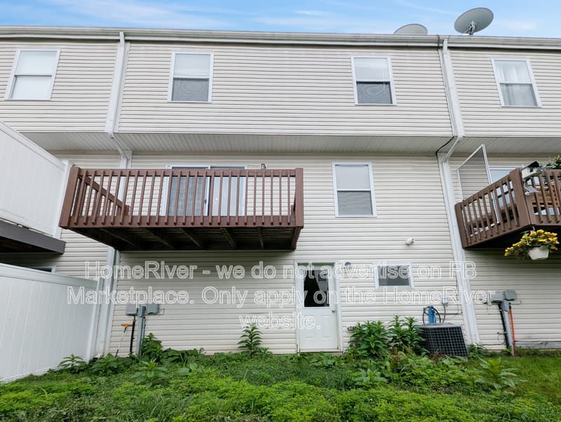 Cranberry Township Townhome: 516 Ten Point Ln