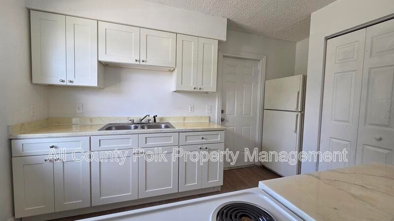 Lakeland Condo: 522 Pinewood Avenue