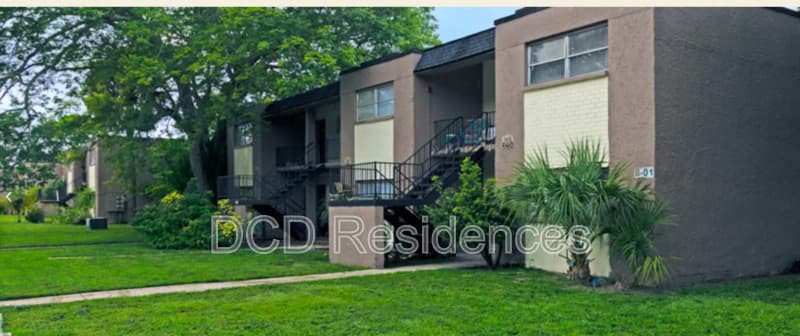 Tampa Condo: 8303 Oak Forest Ct