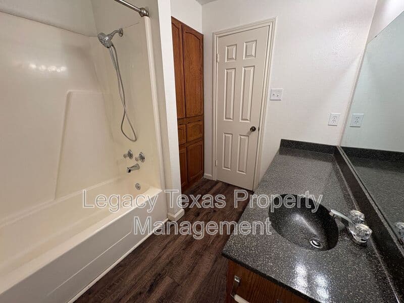 CLEBURNE Condo: 1601 N Nolan River Rd