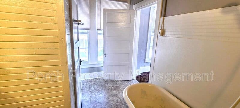 Pensacola Condo: 320 N Barcelona St