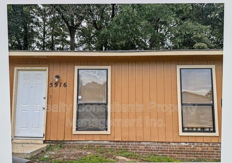 Fayetteville House: 5916 Aftonshire Drive