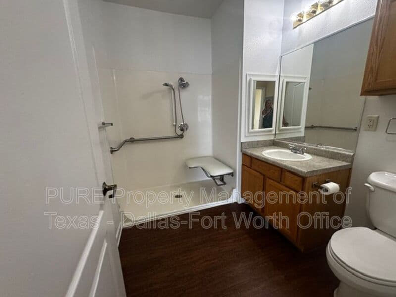 Grapevine Condo: 400 Glade Road
